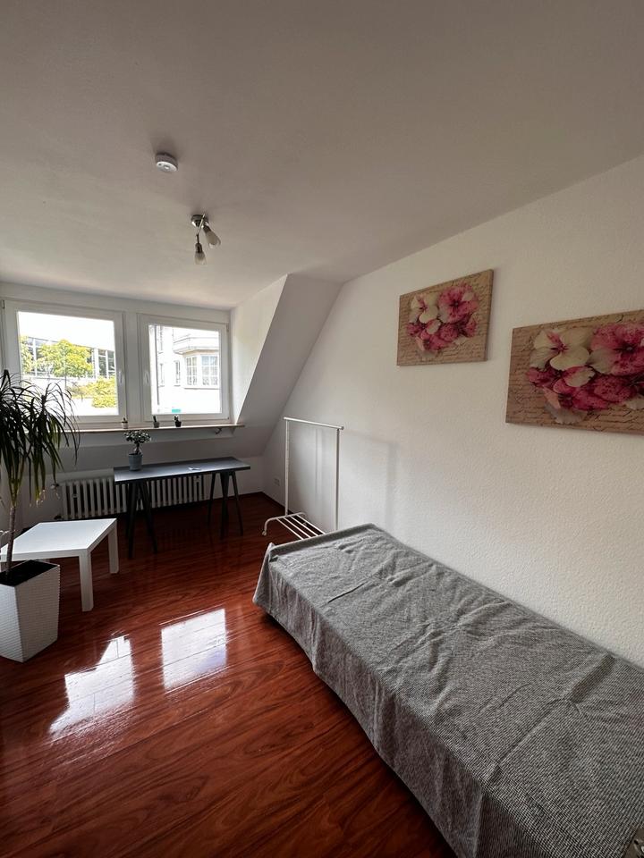 Thumbnail-Zimmer frei in 4er WG in Gerbrunn ab 01.05