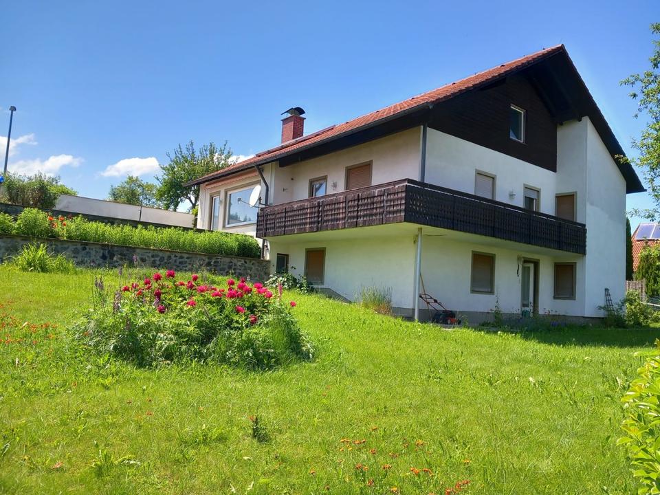 Thumbnail-Einfamilienhaus mit großem Garten und Bergblick in sonniger Lage
