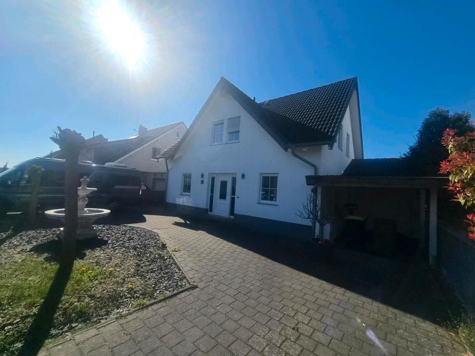 Thumbnail-Elegantes Einfamilienhaus mit Pool und Sauna in ruhiger Lage