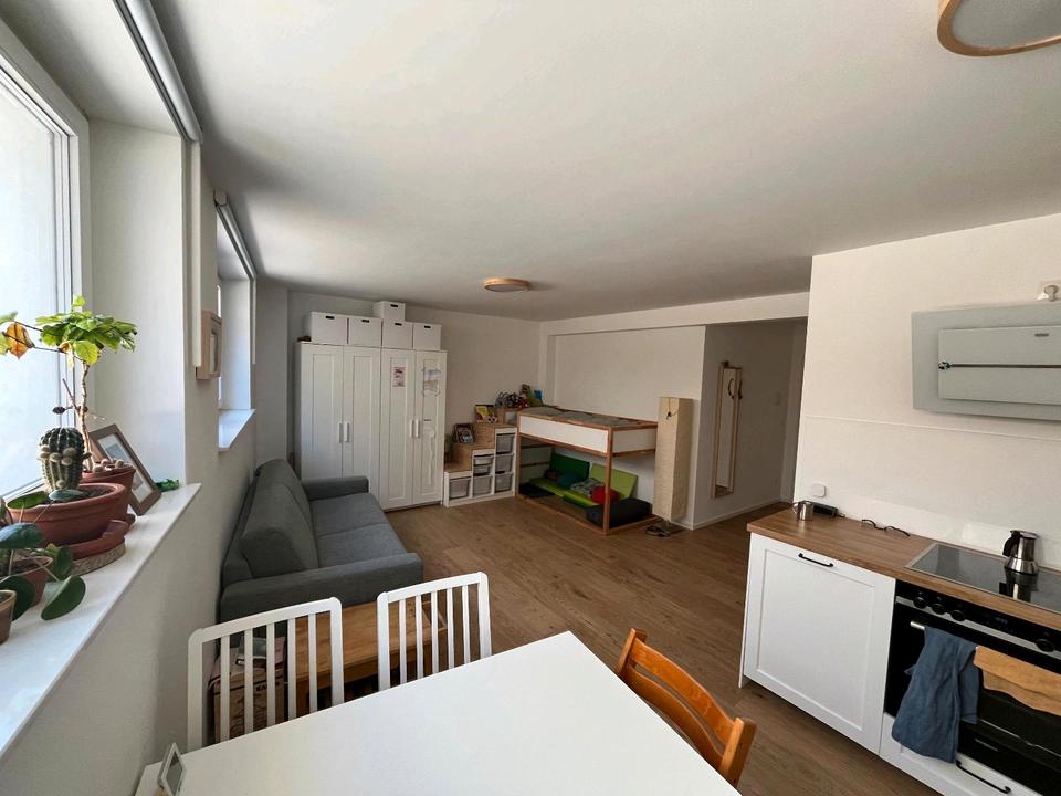 Thumbnail-1-Zimmer-Wohnung in FfmGoldstein - für Hilfe im Haushalt