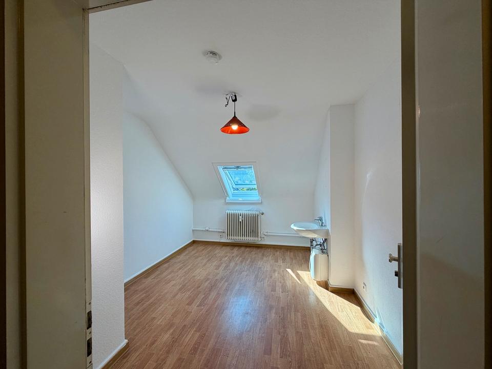 Thumbnail-Zimmer (11 m²) in Frankfurt Nähe Zoo – Gemeinschaftsbad