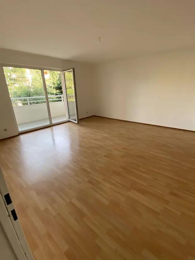 Thumbnail-Neu renovierte 3 Zimmer Wohnung in ruhiger Lage inkl. Stellplatz