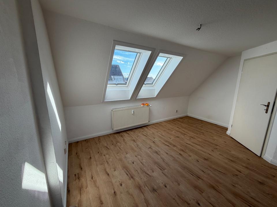 Thumbnail-Renovierte DG-Wohnung mit EBK & Abstellraum – Vogelviertel NB