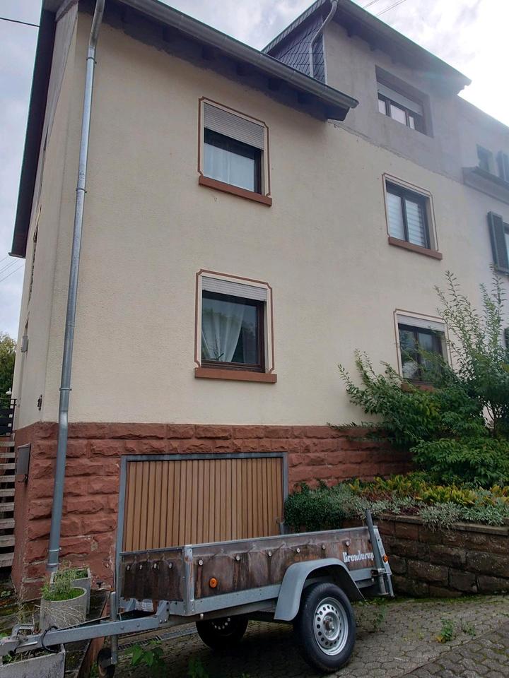 Thumbnail-Großes 1 Familienhaus einseitig angebaut mit Garage und Garten