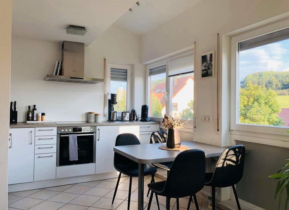 Thumbnail-Lichtdurchflutete 4,5 Zimmer Maisonette Wohnung -Neckartailfingen