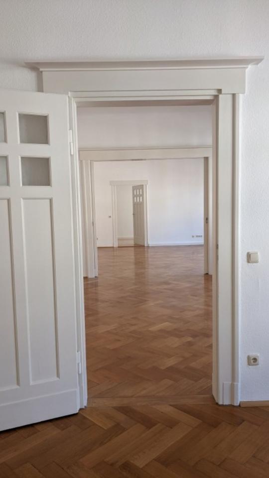 Thumbnail-Großzügige 5-Zimmer-Wohnung, 190m2, Balkon, Wintergarten, Stellplatz, Keller