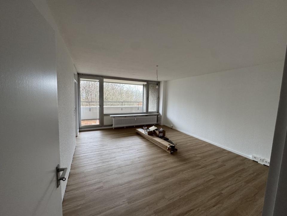 Thumbnail-Helle 3,5-Zimmer-Wohnung mit Balkon & Tiefgaragenstellplatz