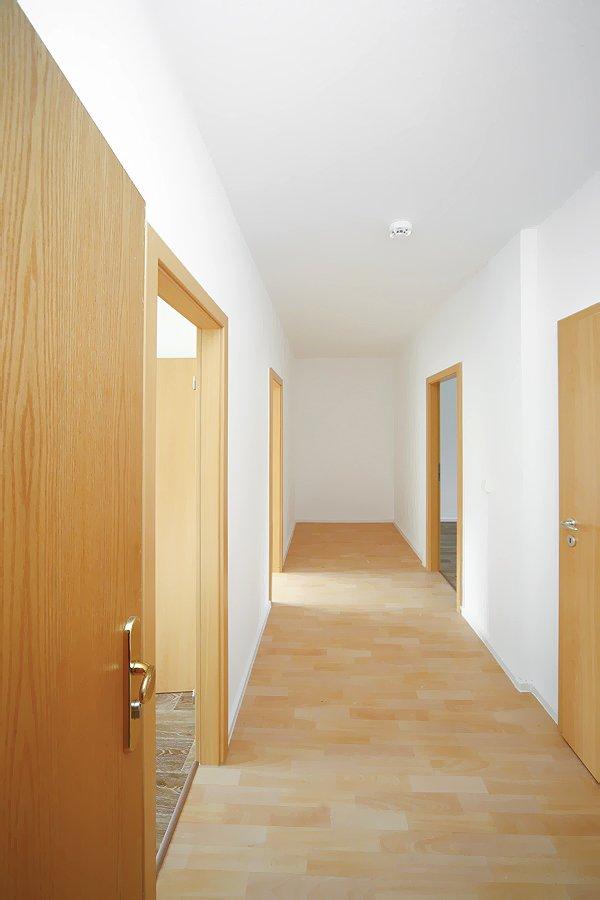 Thumbnail-Großzügige 3 Raumwohnung mit verglastem Balkon