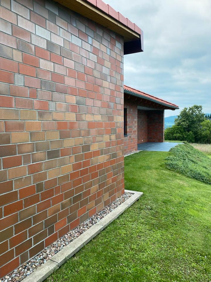 Thumbnail-Wohnhaus im Auetal mit großem Grundstück und Garagen 477500 Euro