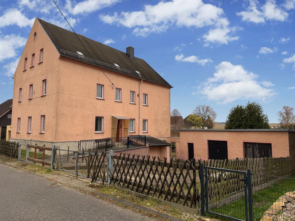 Thumbnail-Freistehendes Haus mit Garagen, Einfahrt und Garten in Waldheim