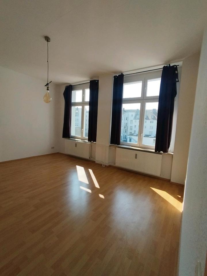 Thumbnail-ein wunderschönes, großes und helles WG Zimmer in 3er Frauen-WG