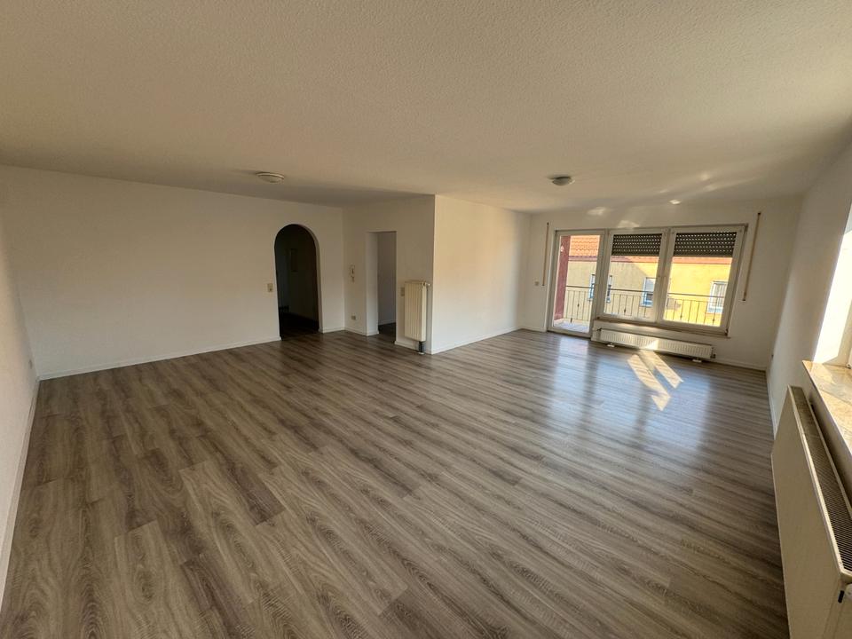 Thumbnail-3-Zimmer-Wohnung mit Balkon in Kleinrinderfeld
