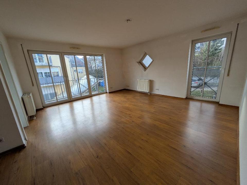Thumbnail-Helle 2-Raum-Wohnung mit Balkon, Badewanne & Abstellraum – frisch renoviert in Burkhardtsdorf