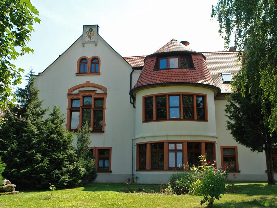 Thumbnail-O130W5: Große 3-Raum-Wohnung in alter Dorfvilla