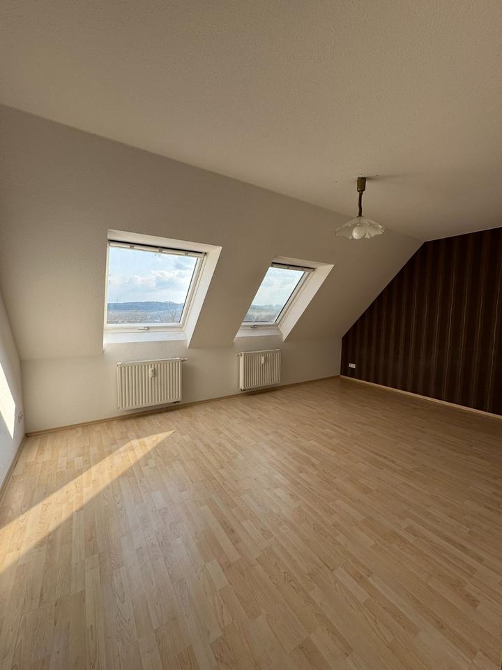 Thumbnail-Schöne kleine DG Wohnung mit Blick über Mylau