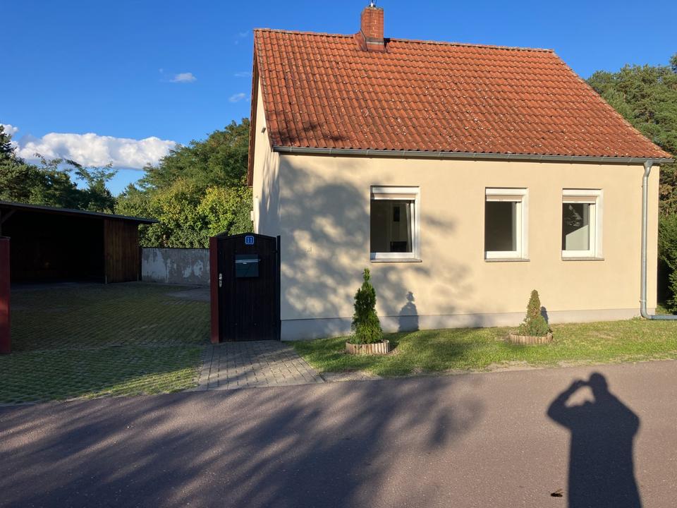 Thumbnail-Einfamilienhaus mit Carport, Garten und Kamin