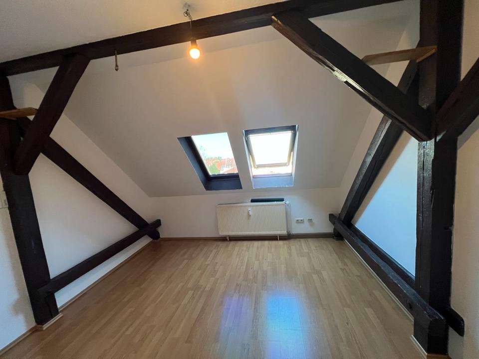 Thumbnail-Gemütliche 1,5 Raumwohnung im Dachgeschoss ab Juni zu vermieten
