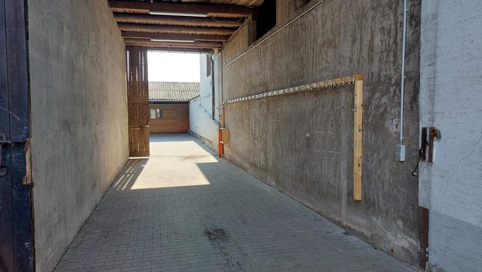 Thumbnail-150qm abgeschlossene Lagerfläche in Scheune und Überdachung