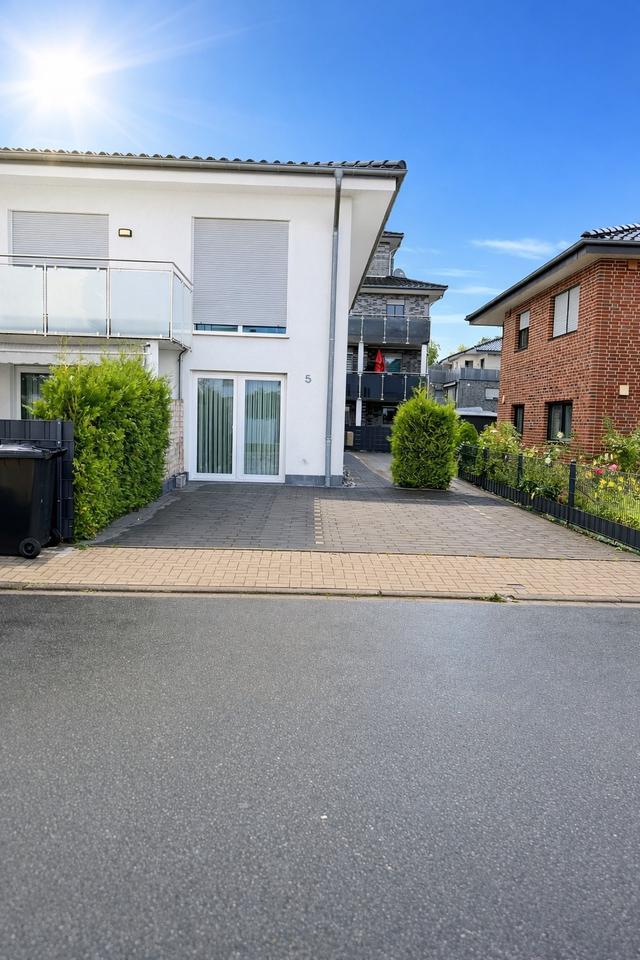 Thumbnail-Top Kapitalanlage Doppelhaushälfte mit 2Eigentumswohnungen