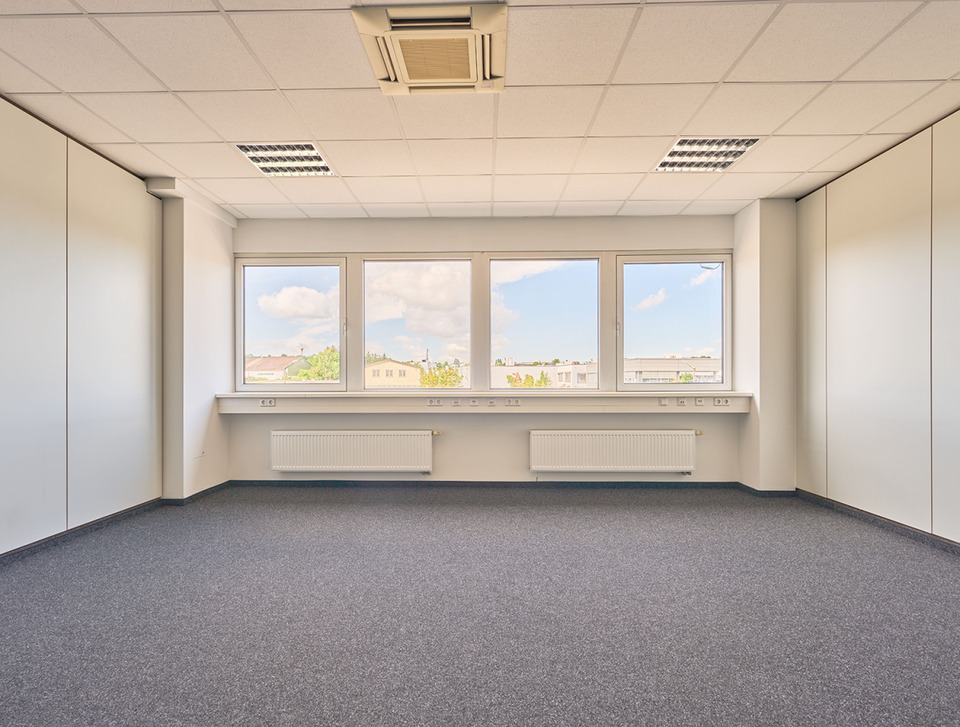 Thumbnail-Helles klimatisiertes Büro in Öhringen, sofort verfügbar & auf Wunsch möbliert