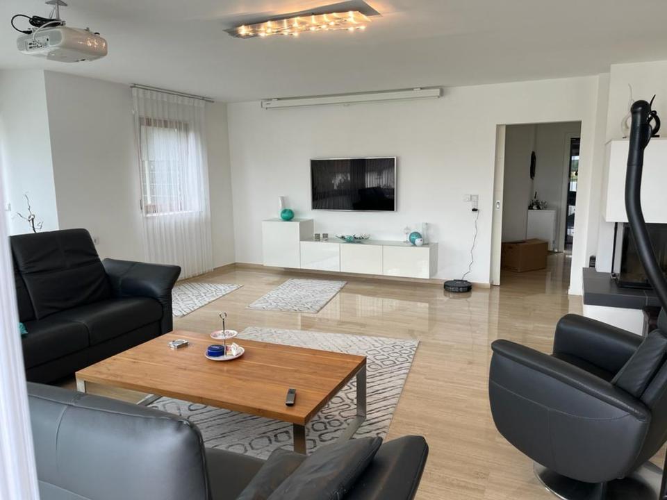 Thumbnail-Luxuriöse 5 Zimmer-EG-Wohnung, inkl. EBK, Kamin, Balkon, Terrasse