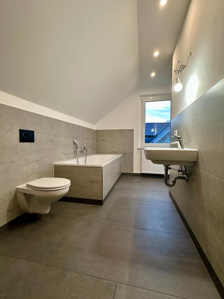 Thumbnail-Moderne DG-2-R-Whg. mit Gartenmitbenutzung nach Komplettsanierung