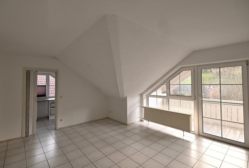 Thumbnail-Helle 3-Zimmer-Dachgeschosswohnung mit Westbalkon in Hausen