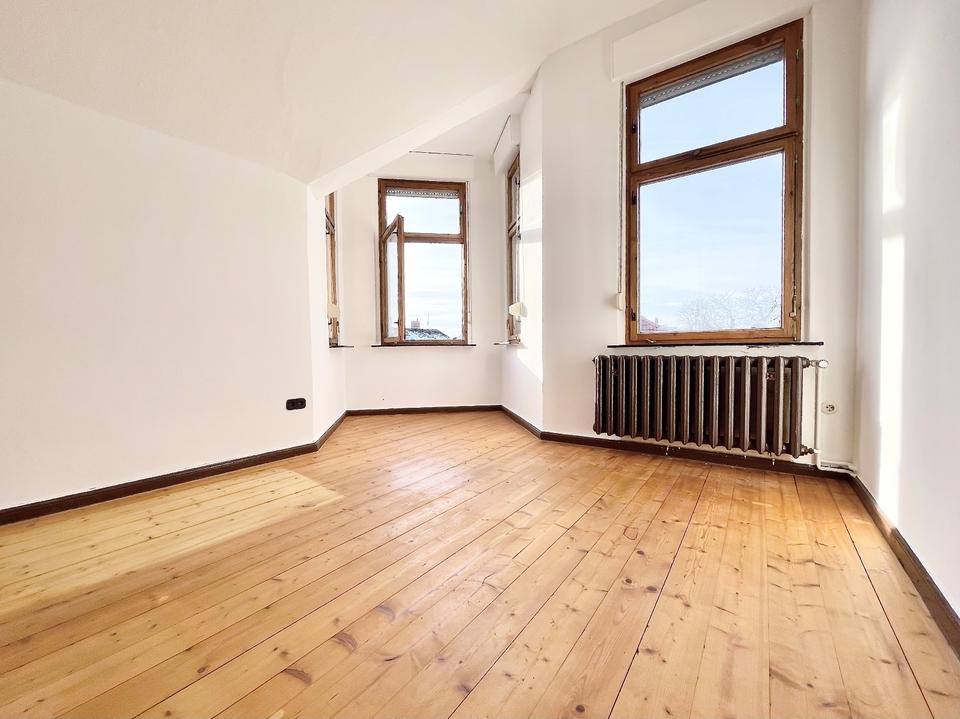 Thumbnail-Süße Altbauwohnung mit schönem Holzboden! Mitten im Grünen!!