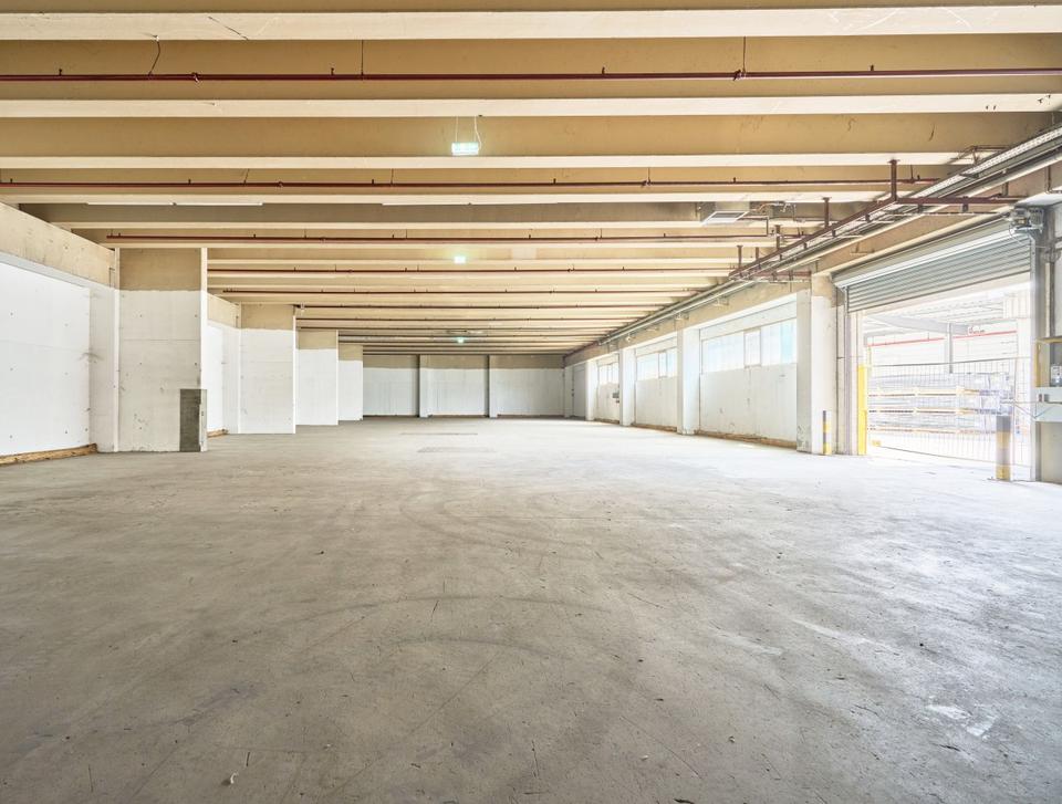 Thumbnail-Top-Logistikfläche mit Rampe und Büro –ab 2 EURm²!*