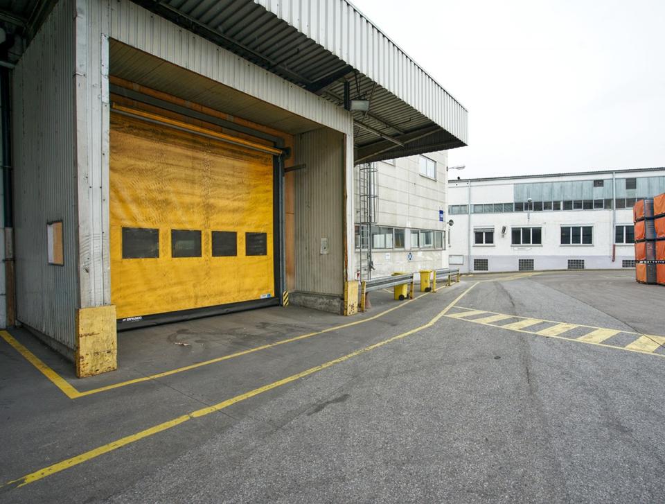 Thumbnail-Autarke Lagerhalle mit Büroanteil und ebenerdigen Rolltor