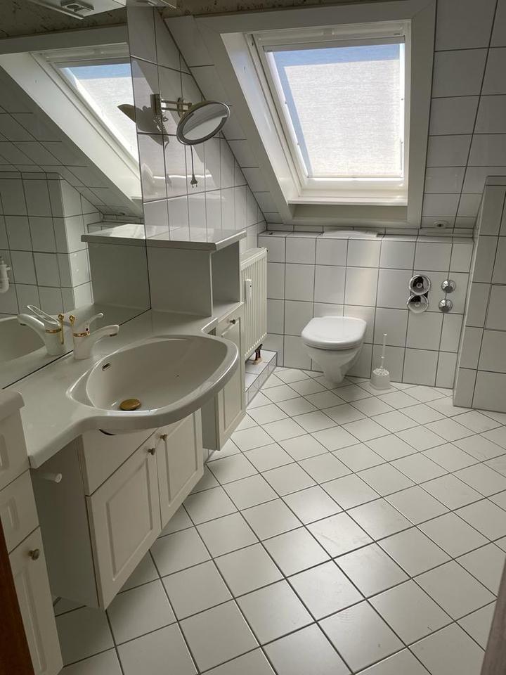 Thumbnail-Helle DG Wohnung in 30827 Garbsen Berenbostel mit Balkon