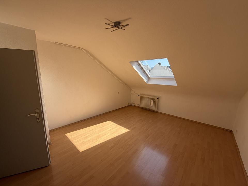 Thumbnail-Attraktive 3-Zimmer-Dachgeschosswohnung in Frankfurter Bestlage [HMR-O02E10] [HMR-O02E10]