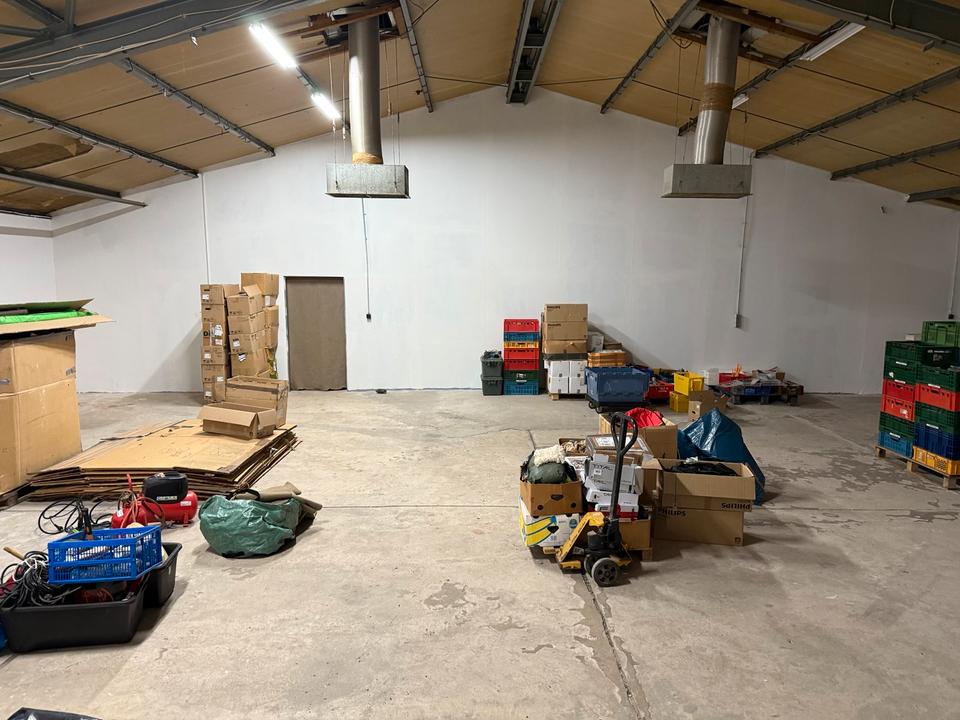 Thumbnail-Lagerfläche 200qm mit Büro und Sanitärbereich