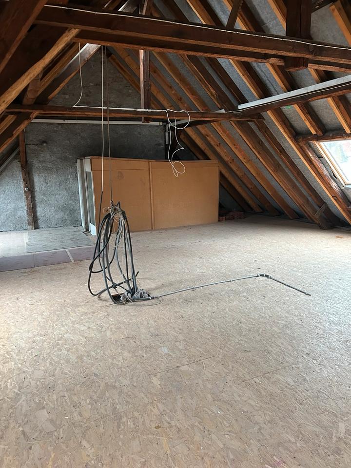 Thumbnail-BüroflächeAtelier EB Zentrum DG 120 QM Blick zur Burg