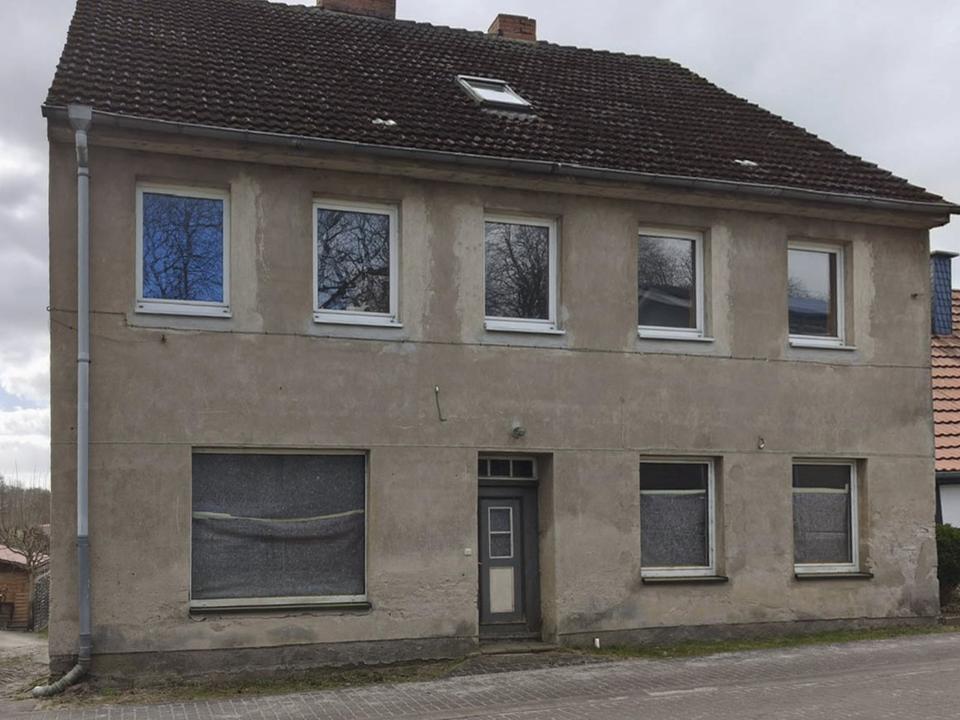 Thumbnail-Grundstück mit Wohngebäude und Nebengelass