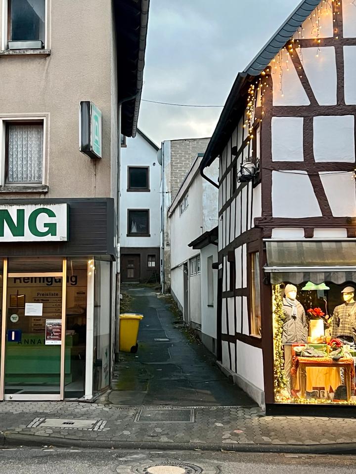 Thumbnail-Sanierungsbedürftiges Reihenmittelhaus