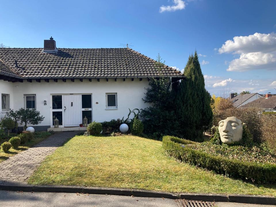 Thumbnail-Einfamilienhaus mit großem Garten in bevorzugter und ruhiger Lage