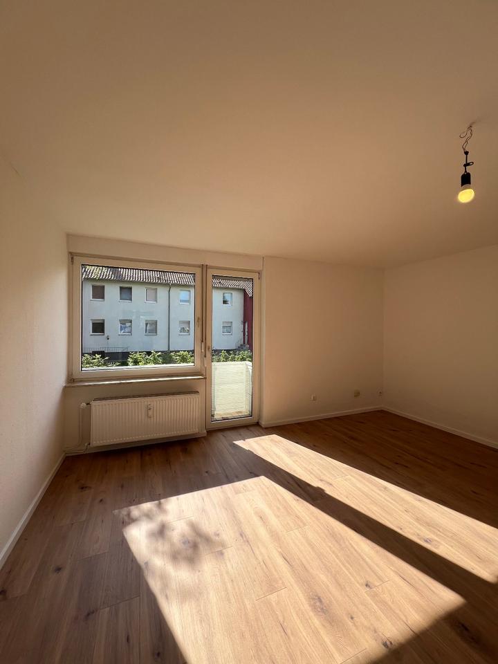 Thumbnail-KOMFORT UND RUHE MIT SONNE UND NATUR - 2 Zi. EG-Wohnung mit EBK & Balkon