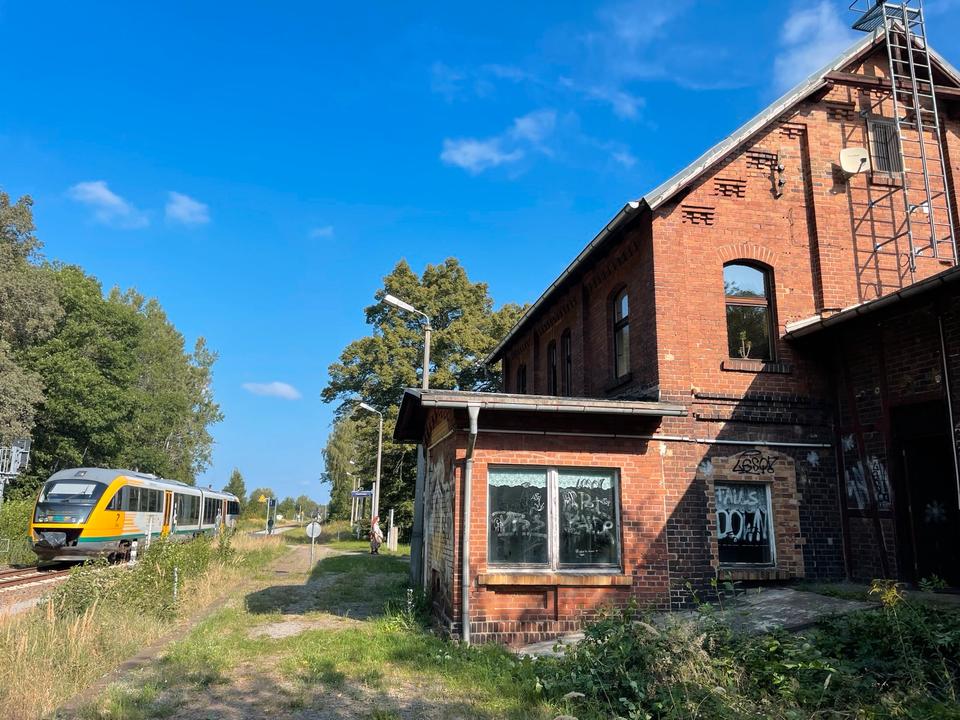 Thumbnail-Social Club im Wartesaal…