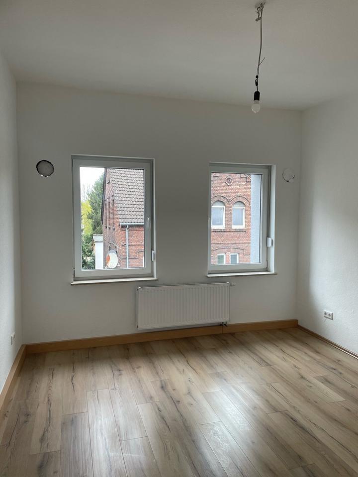 Thumbnail-Großzügige, sanierte, helle 2-Zimmer-Whg zu vermieten!