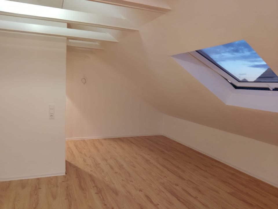 Thumbnail-2 Zimmer Wohnung DG renoviert ab sofort