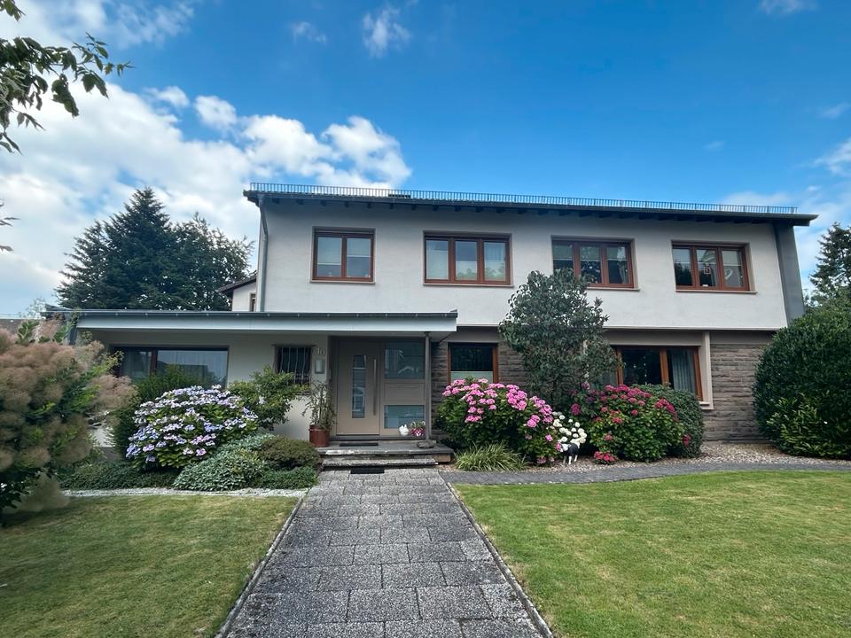 Thumbnail-Großzügige 4-Zimmer Wohnung mit Terrasse und Gartennutzung