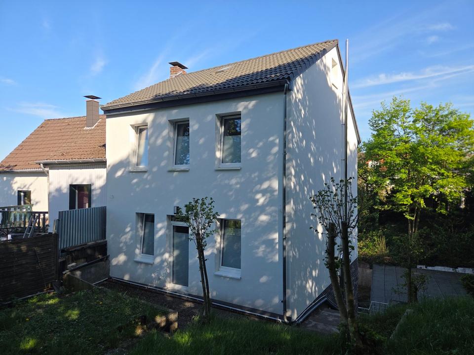 Thumbnail-Vollmodernisiertes Einfamilienhaus mit großer Halle