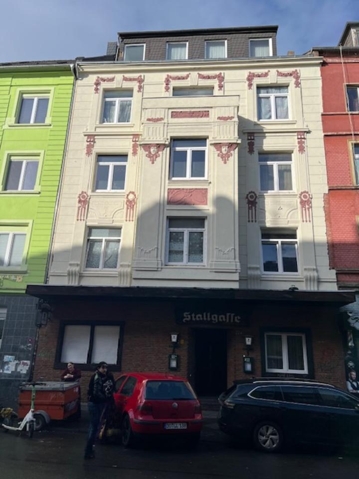 Thumbnail-2,5 Zimmerwohnung mit Einbauküche renoviert Holzparkett.