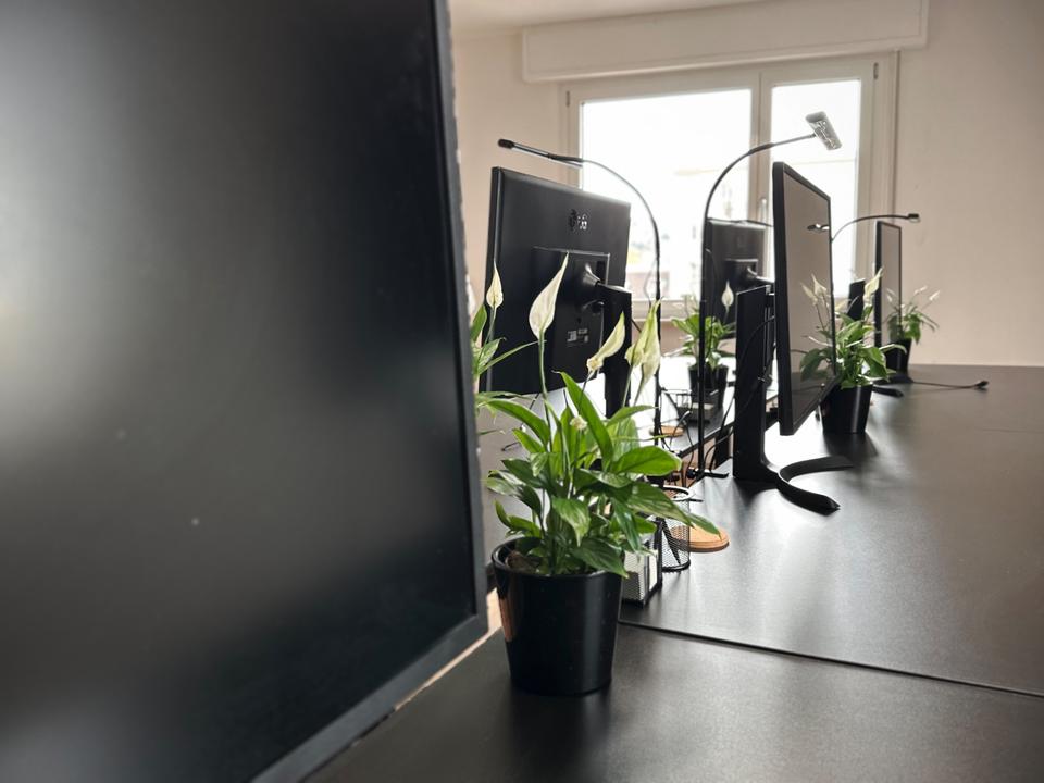 Thumbnail-Voll ausgestattete Arbeitsplätze und Büros im Co-Working-Space