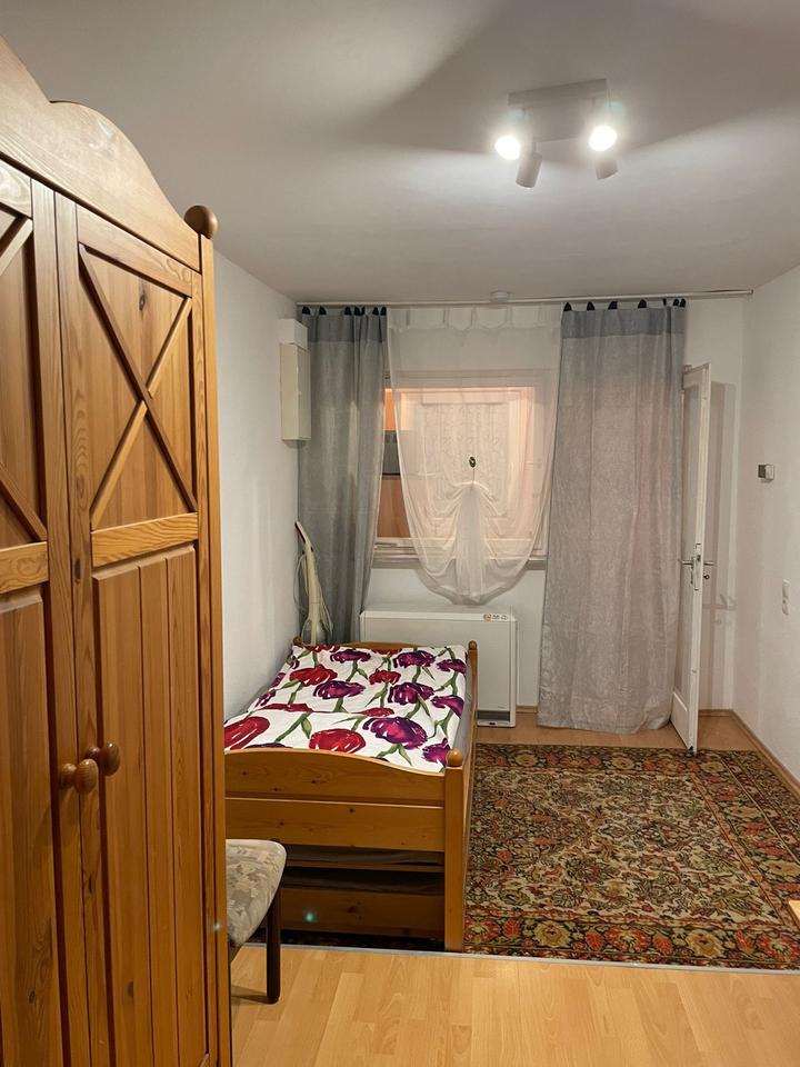 Thumbnail-1 Zimmer Wohnung mit Bad und Küche