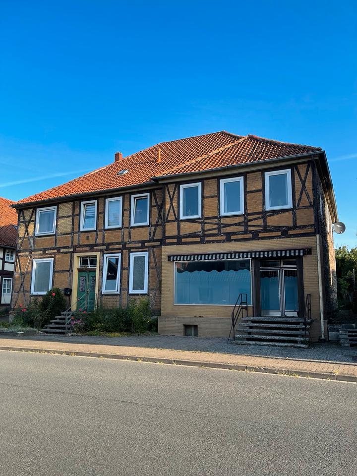 Thumbnail-Altes Fachwerkhaus mit Nebengebäude in Hattorf