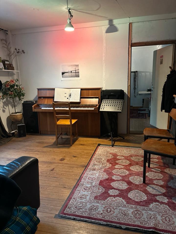 Thumbnail-Studio to rent