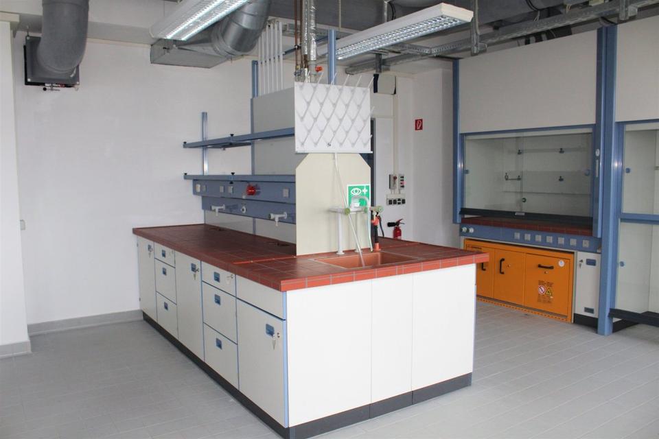 Thumbnail-verschiedene Laborräume im ChemiePark Bitterfeld-Wolfen Areal A