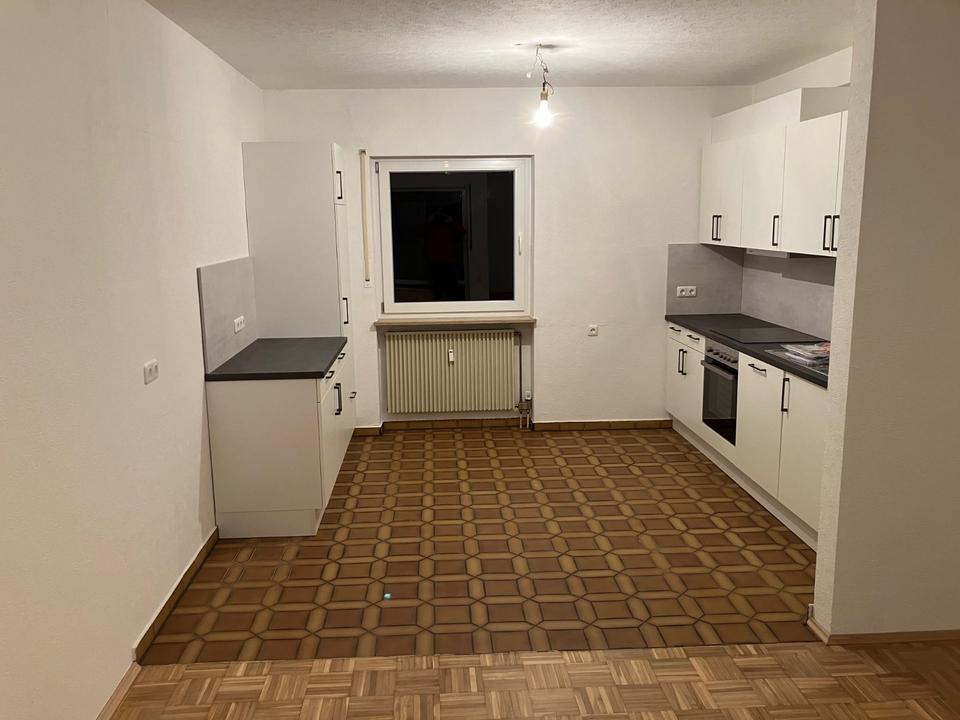 Thumbnail-4-Zimmer-Erdgeschosswohnung mit EBK und Balkon zur Miete